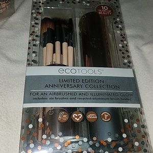 Makeup brushes